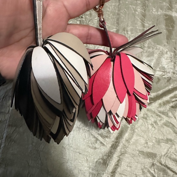 Colorful Leaf Keychain Set - Picture 6 of 6